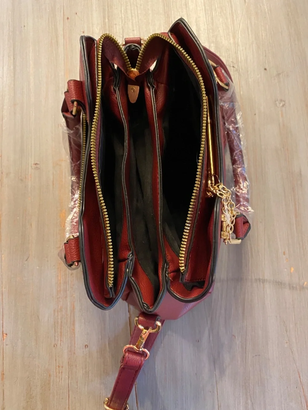 048 - Oakdale Burgundy Faux Leather Handback with Scarf